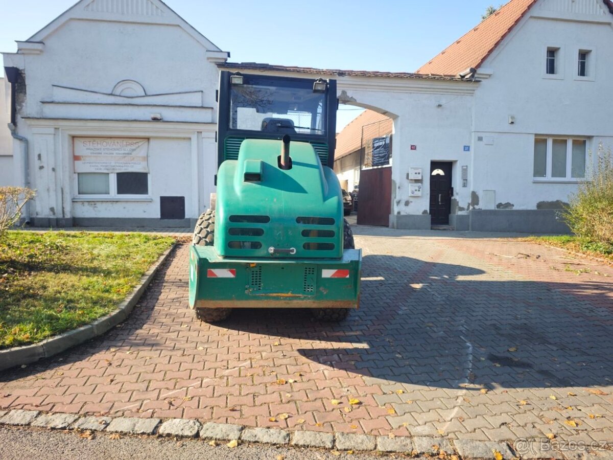 Tahačový válec - Válcový stroj JCB VM75 Vibromax - 4