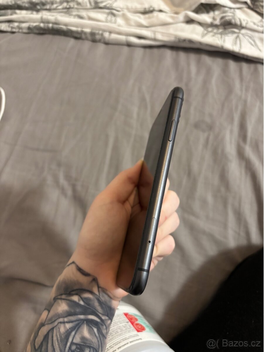 APPLE iPhone 11 64gb BlACK - KONDICE BATERIE 100% - 4