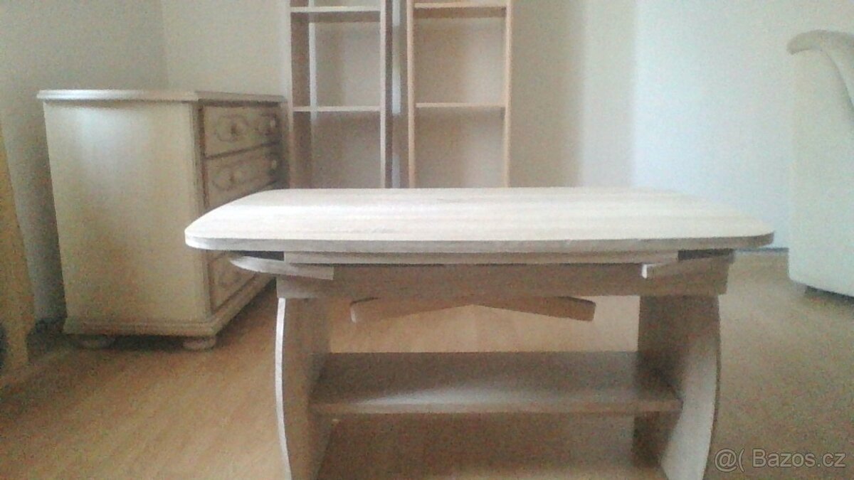 prodám velkou šatní skříň,tři komody,rozkládací stůl,police - 4