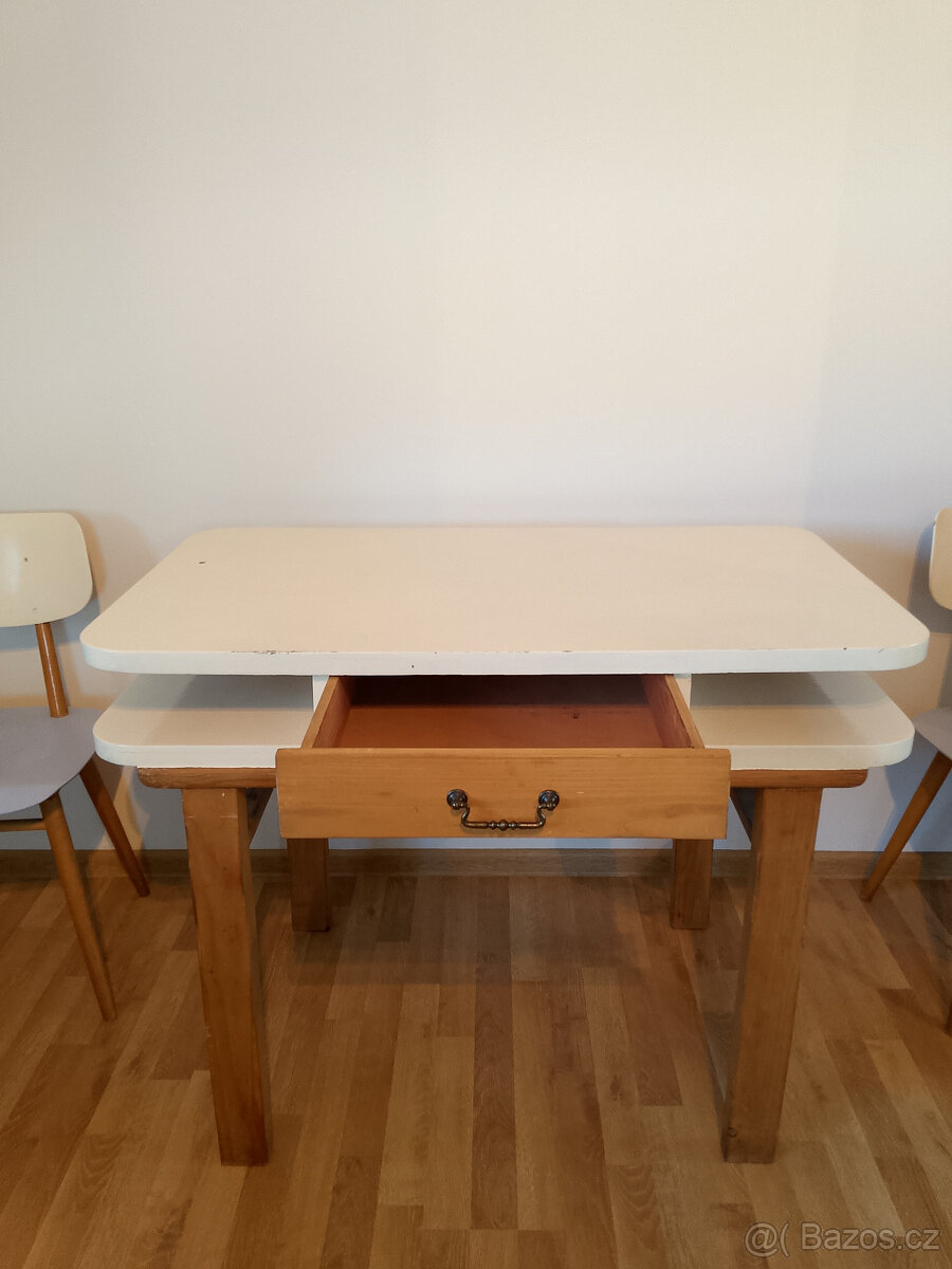 STAROŽITNÝ STŮL Z MASIVU - 4