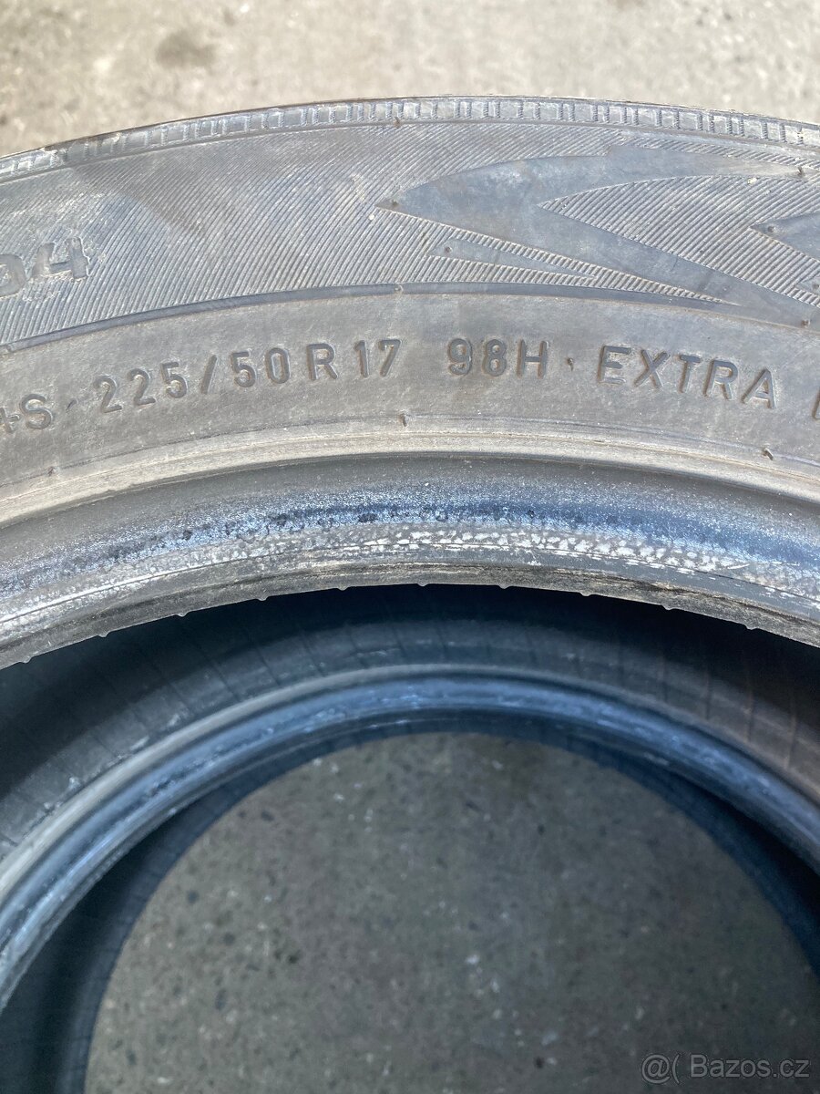225/50/17 zimní - 4
