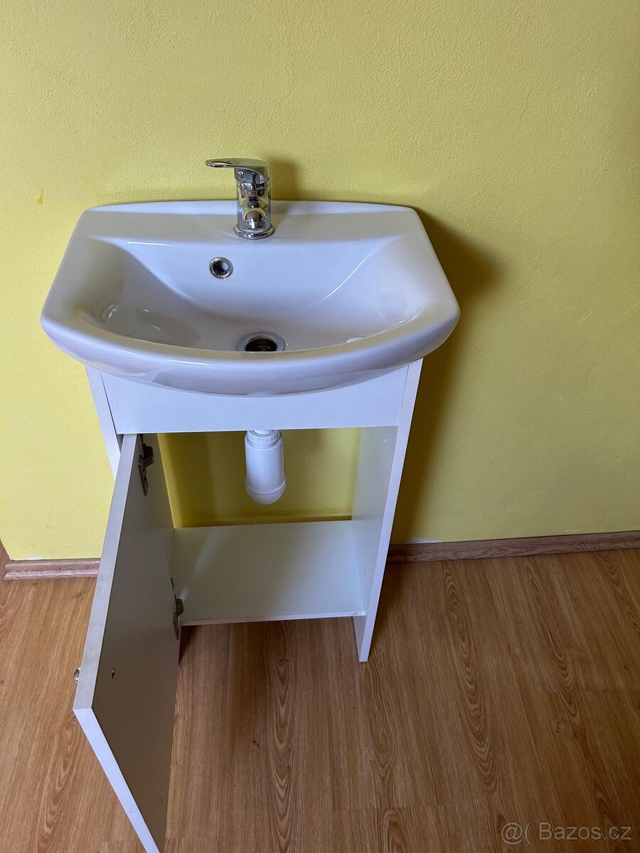 Umyvadlo se stolkem - 4