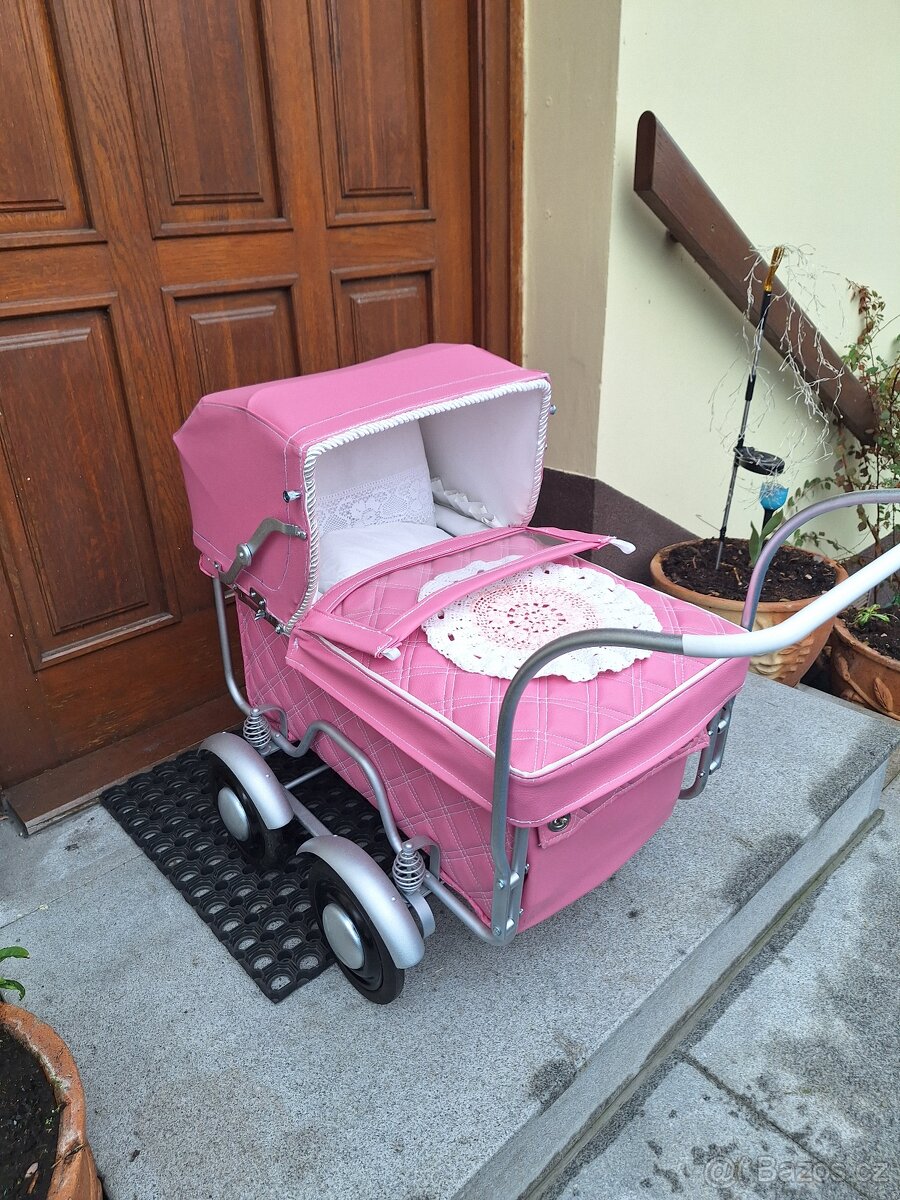 RETRO KOČÁREK PRO PANENKY - 4