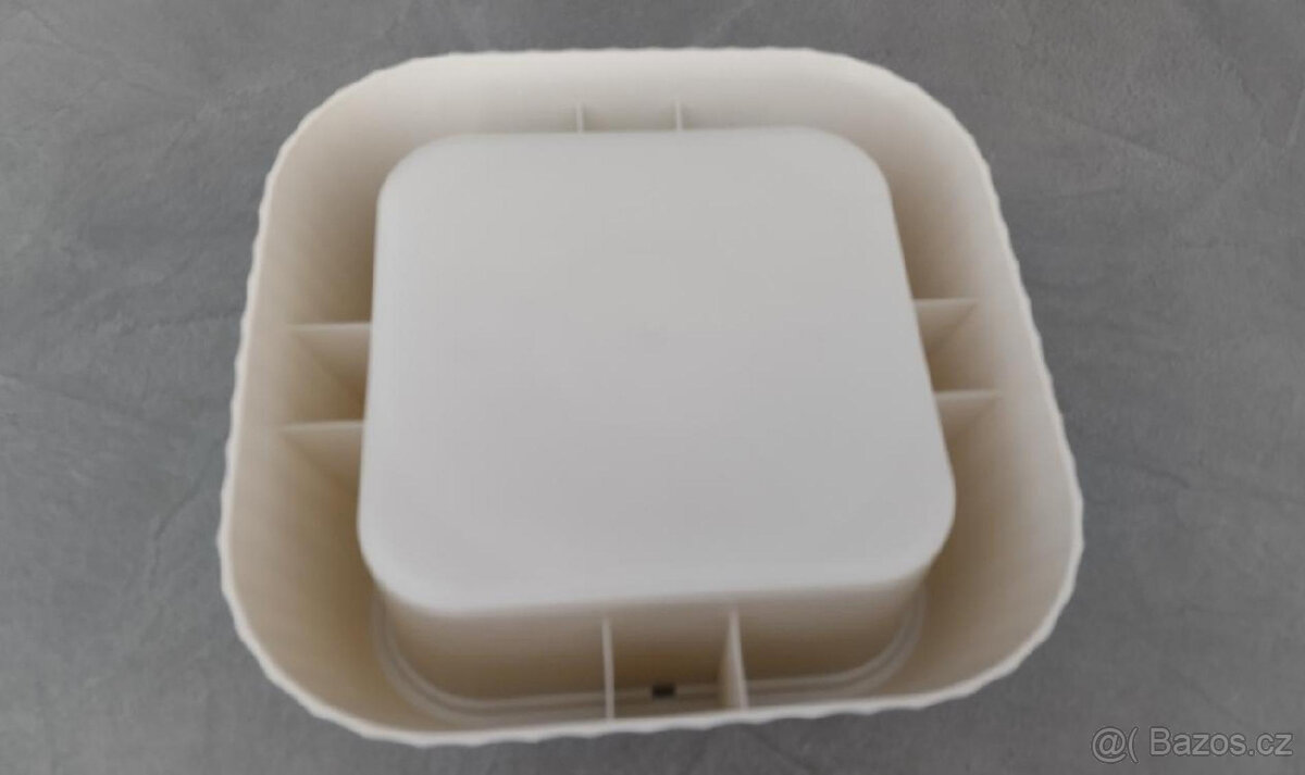 PLAST. PŘÍSAVNÁ PLOVOUCÍ MISKA NA VODU PRO PEJSKY - 4