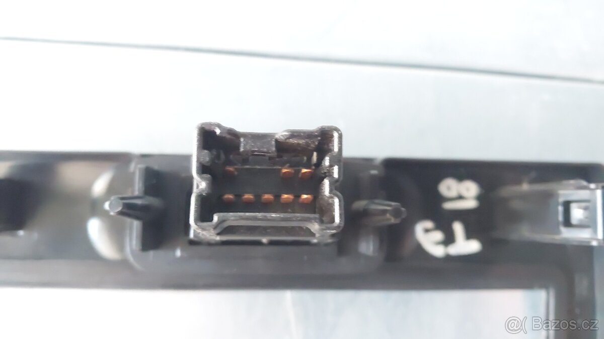 Nissan Terrano II – Rámeček rádia 1DIN - 4