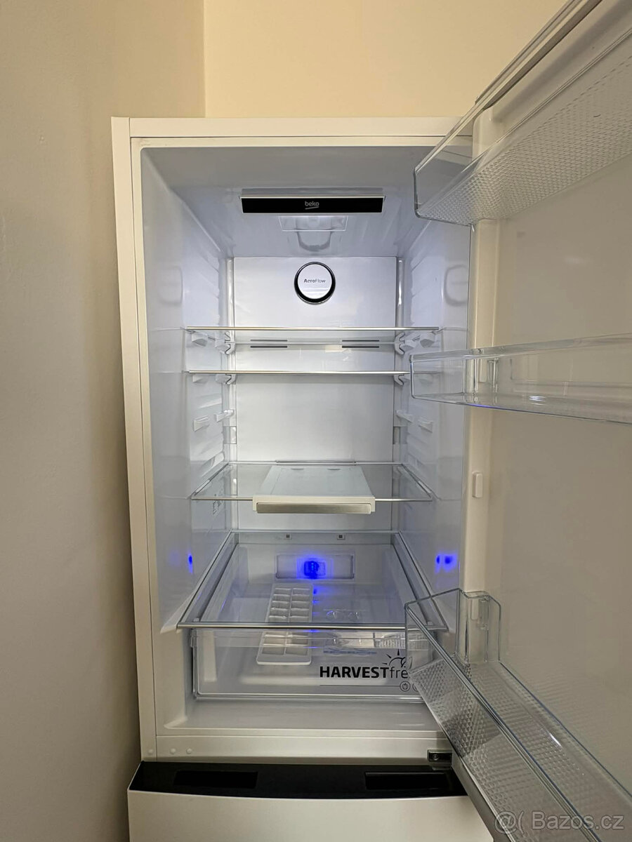 Lednička BEKO Beyond - TOP STAV - 4