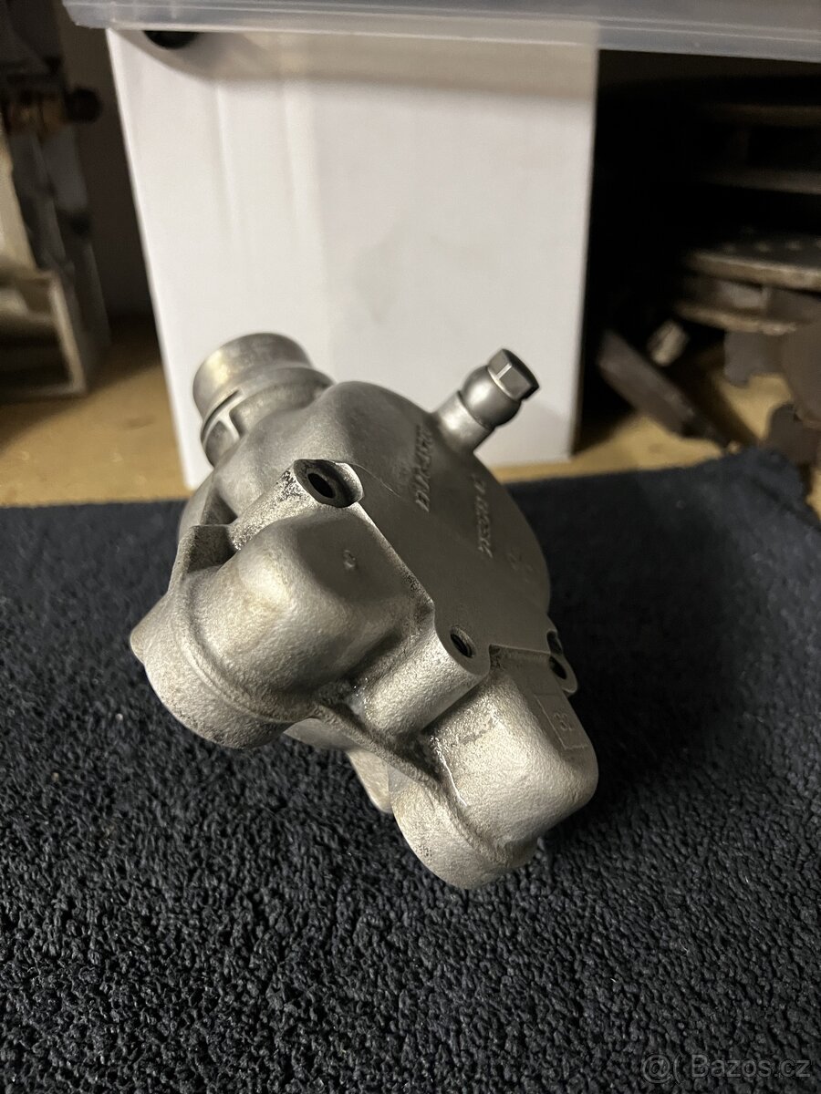 Tělo termostatu S85B50 V10 M5 M6 11537834271 - 4