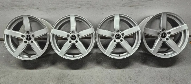 BMW 18" 8J ET30 5x120 - 4
