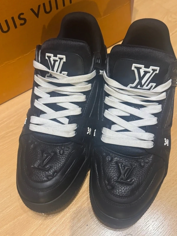 Boty Louis Vuitton trainer embossed monogram black - 4