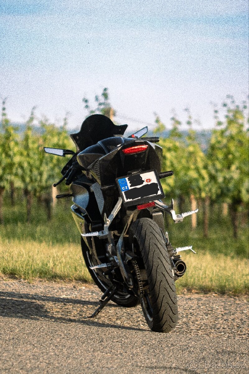 Yamaha YZF-R125 - 4