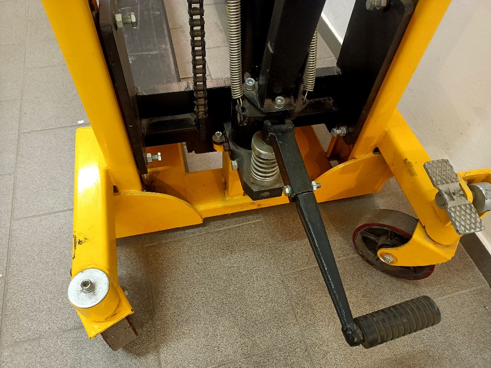 Zánovní vysokozdvižný paletový vozík 1500kg - 4