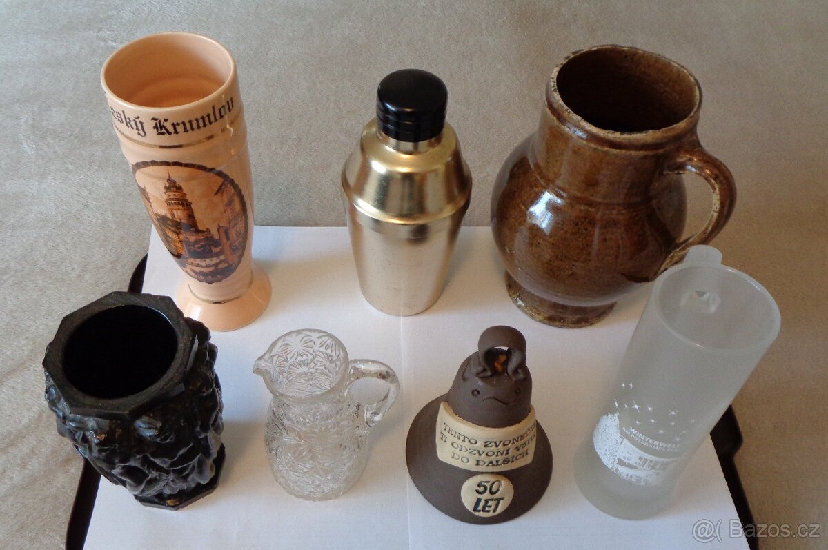 Poháry, šejkr, džbánky a zvonek - 4