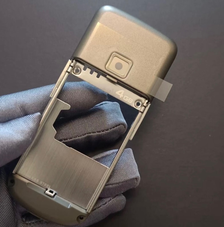 Nokia 8800 arte středový kryt Carbon, gold, black, sapphire - 4