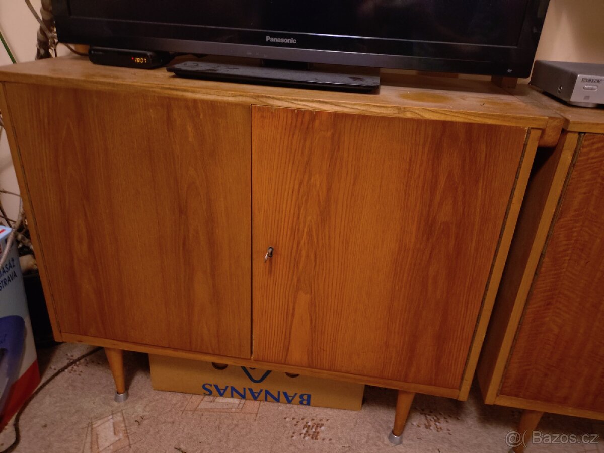 Skříňky, obyváková stěna - 4