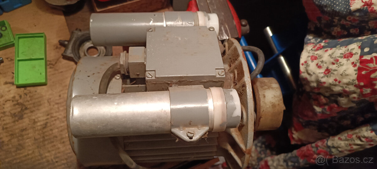 Asynchronní elektromotor 1f 0,75kW - 4