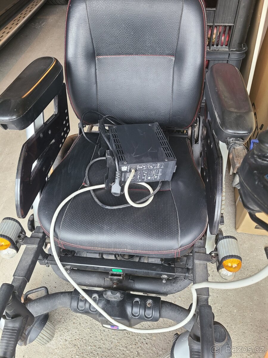 Elektrický invalidní vozík ERA 607 - 4