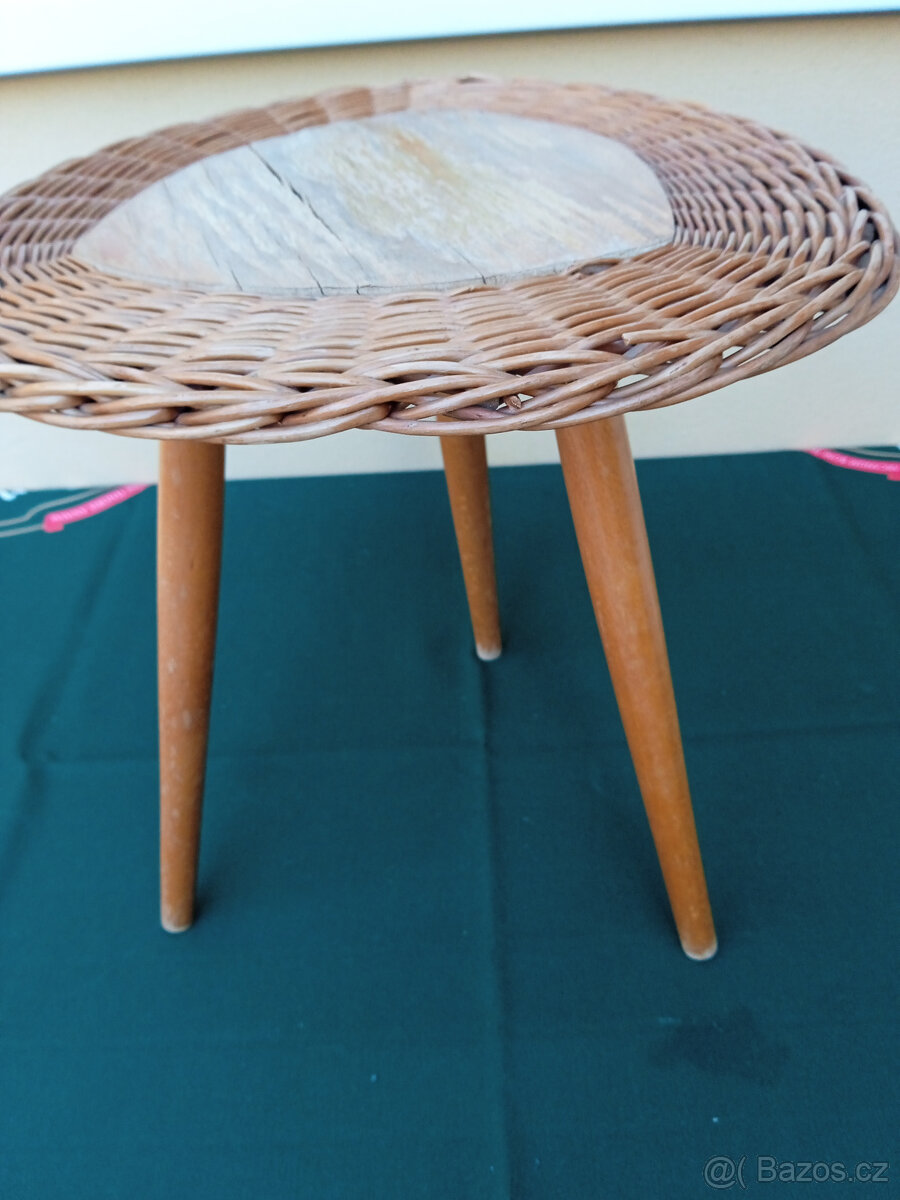 Retro proutěná stolička-trojnožka - 4