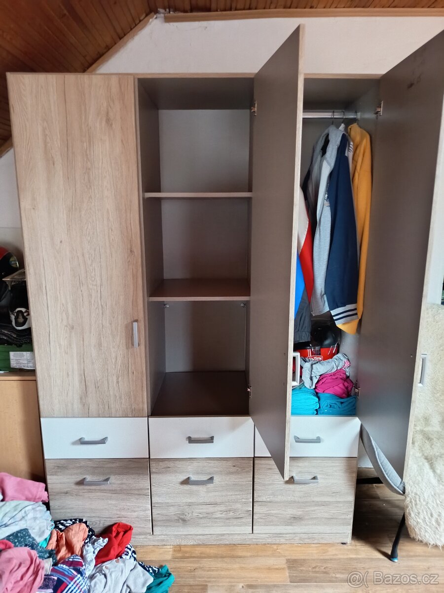 Skříň - 4