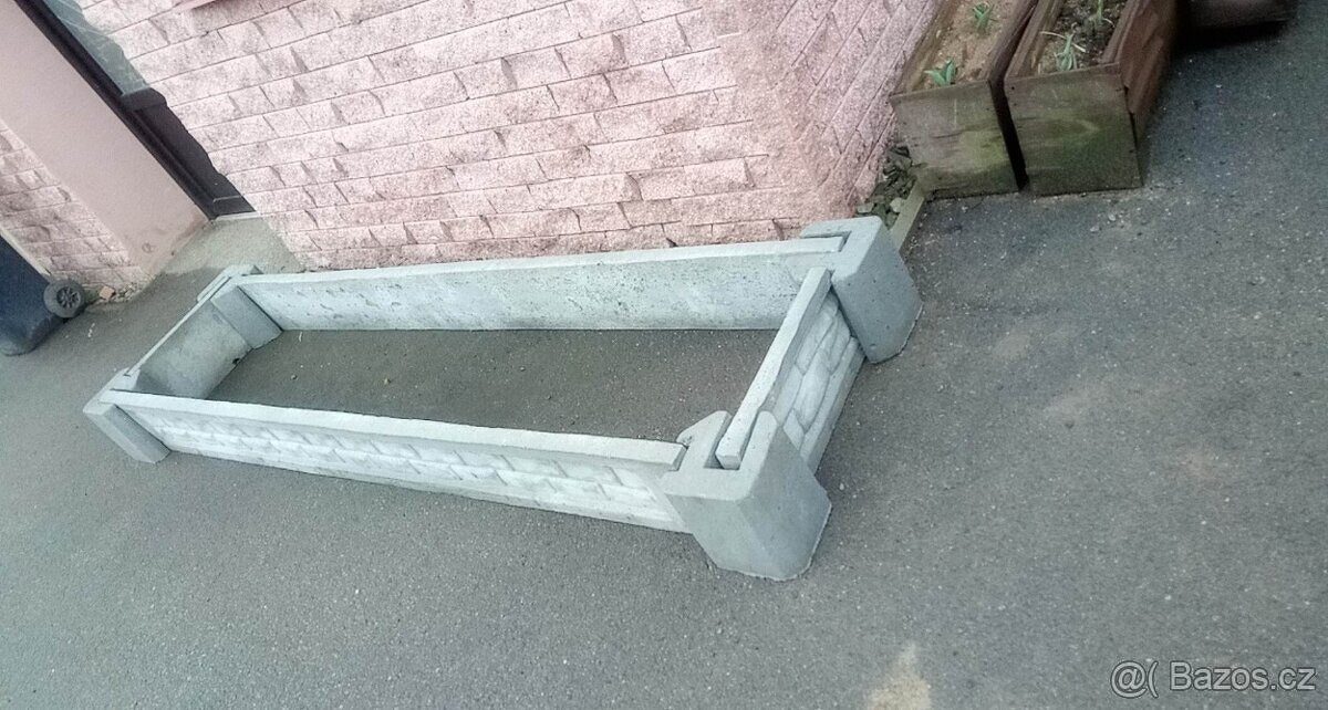 Vyvýšený betonový záhon - 4