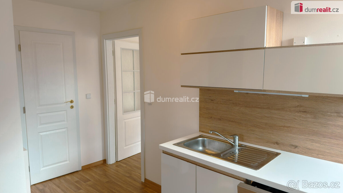 Pronájem podkrovního bytu 2+KK - Kolín - 4