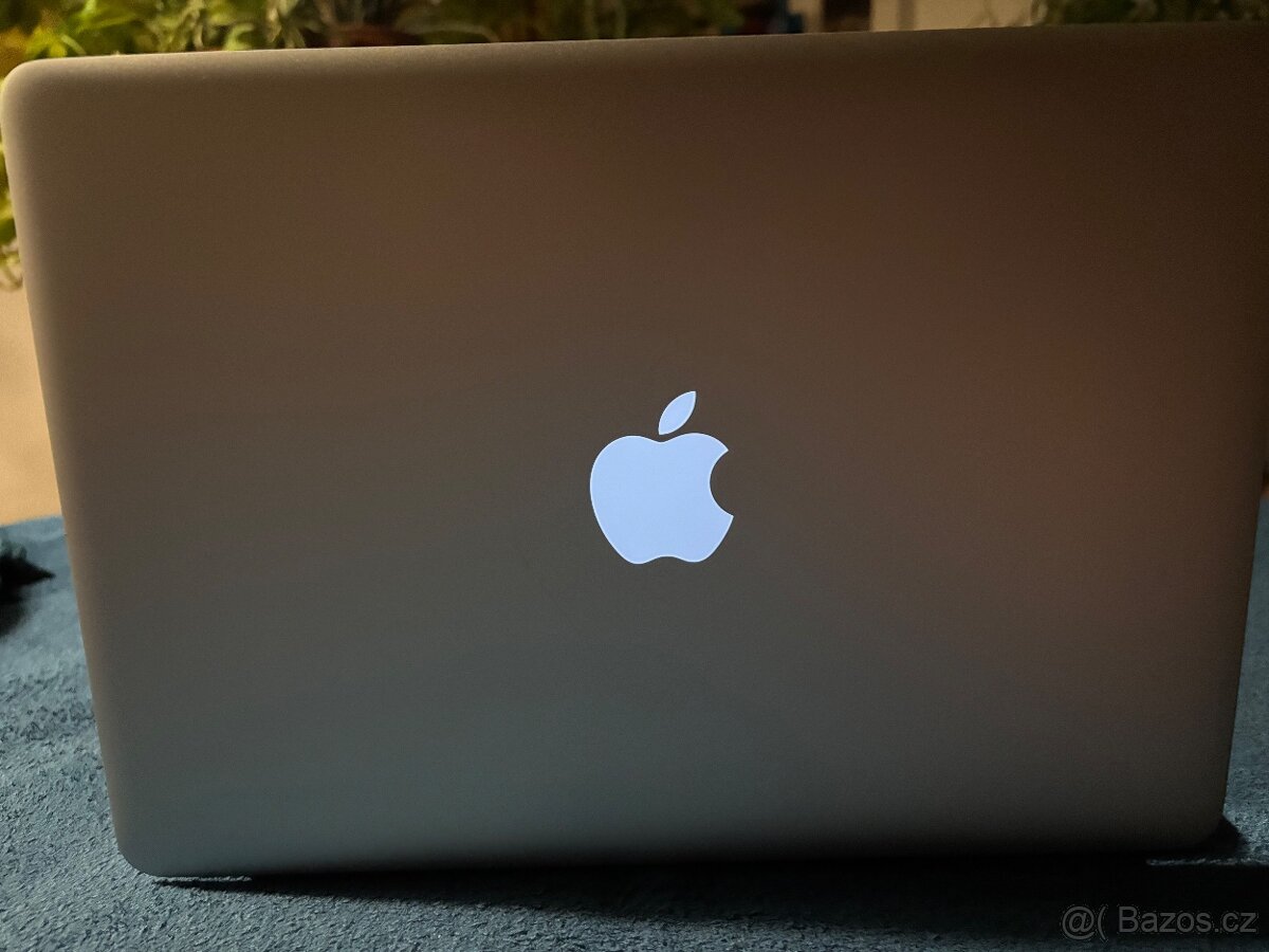 MacBook Air 13 2017 - 4