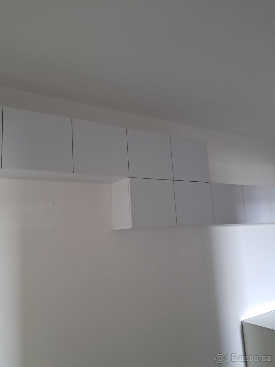 Úložné bílé skříňky - 4