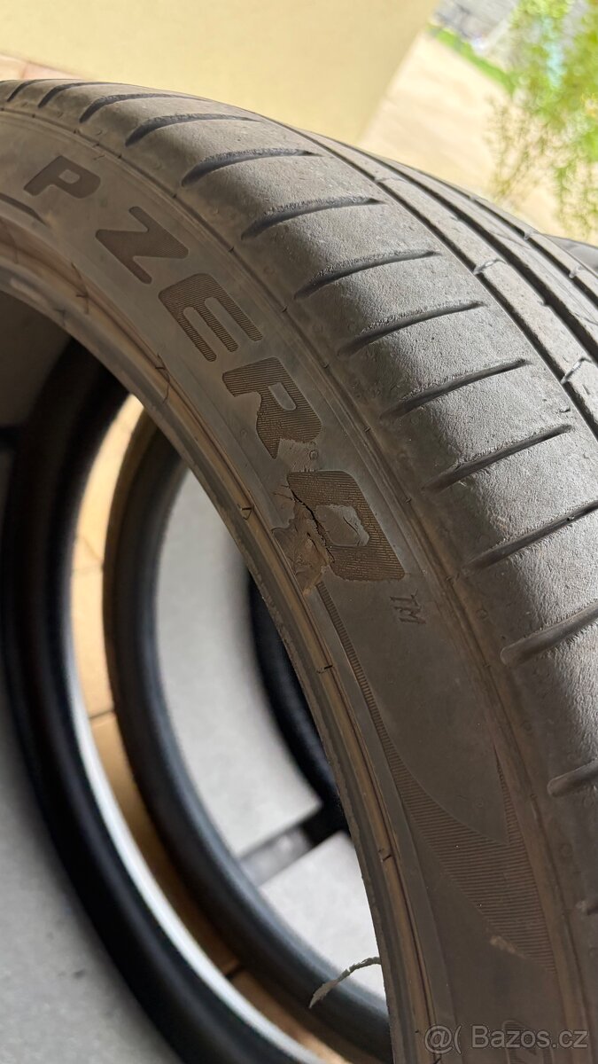 Pirelli P Zero 255/35/21 - 4