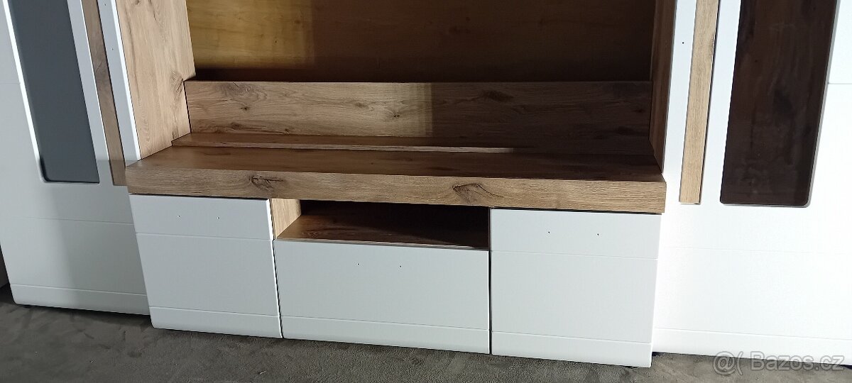 Prodávám novou obývací stěnu. - 4