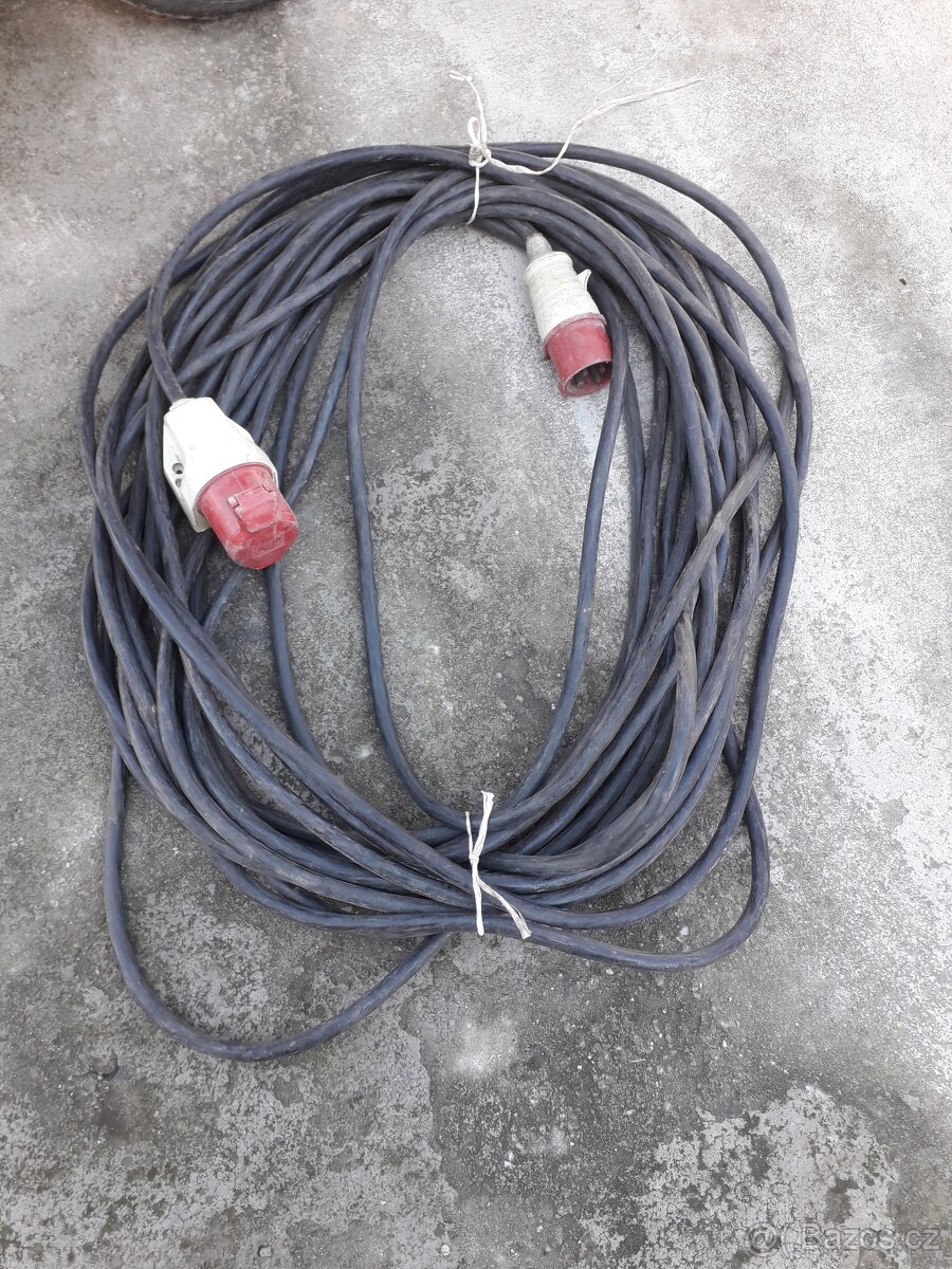 PRODLUŽOVACÍ KABEL 380V - 4
