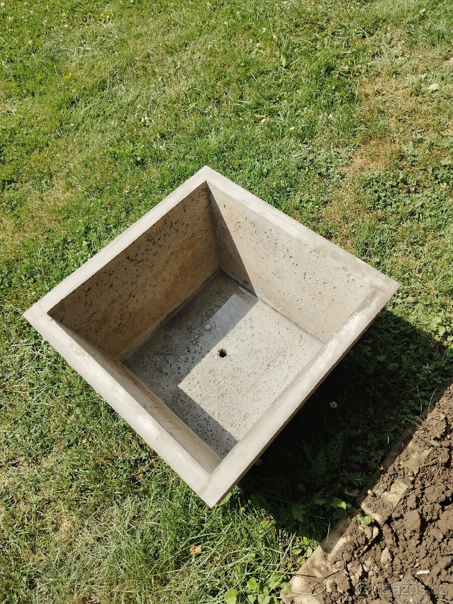 Antický betonový květináč - 4