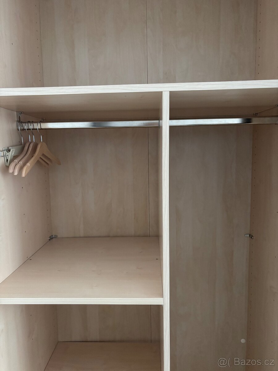 Velká šatní skříň - 4