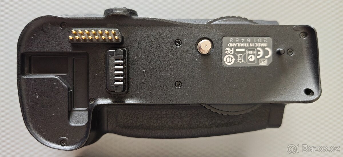 Nikon MB-D10 Battery Hand Grip - 4