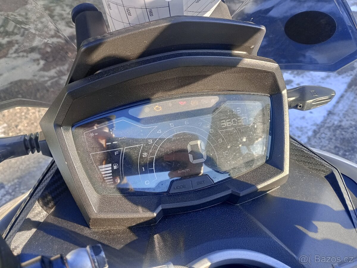 Aprilia SR gt 200 - 4