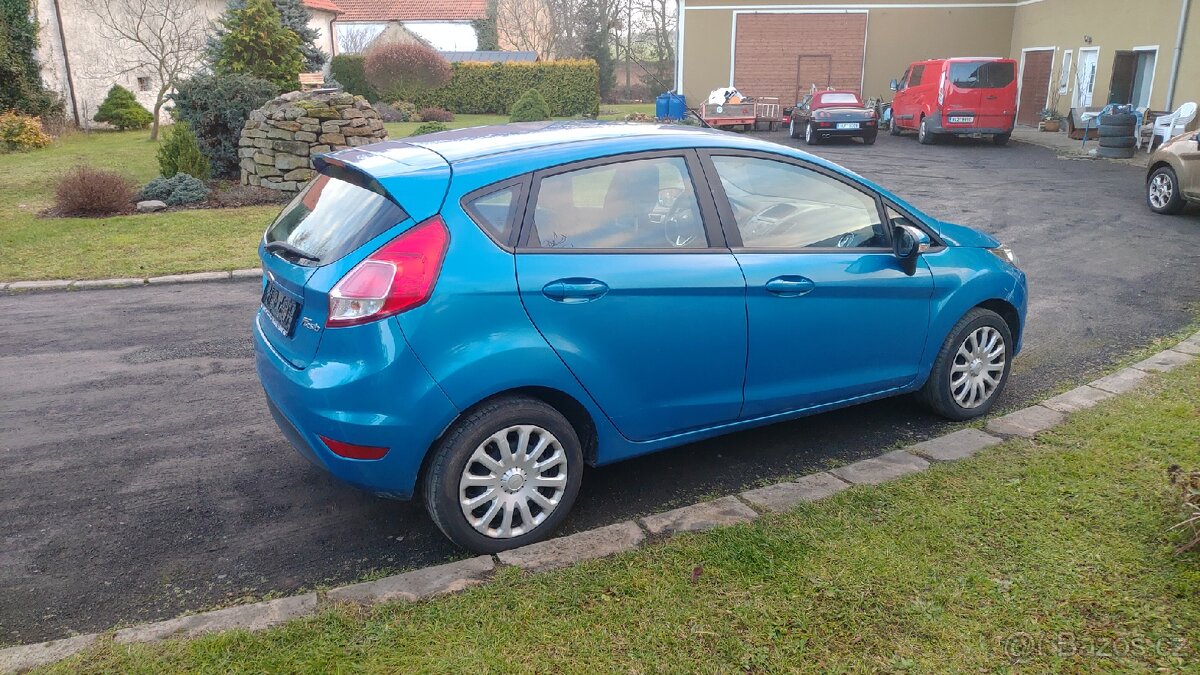 Prodám Ford Fiesta 1,25i,r.v.2014,60kw - 4