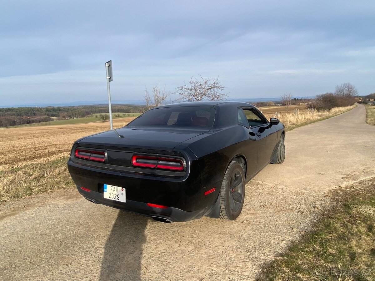 Dodge Challenger 3.6 V6 černé - 4