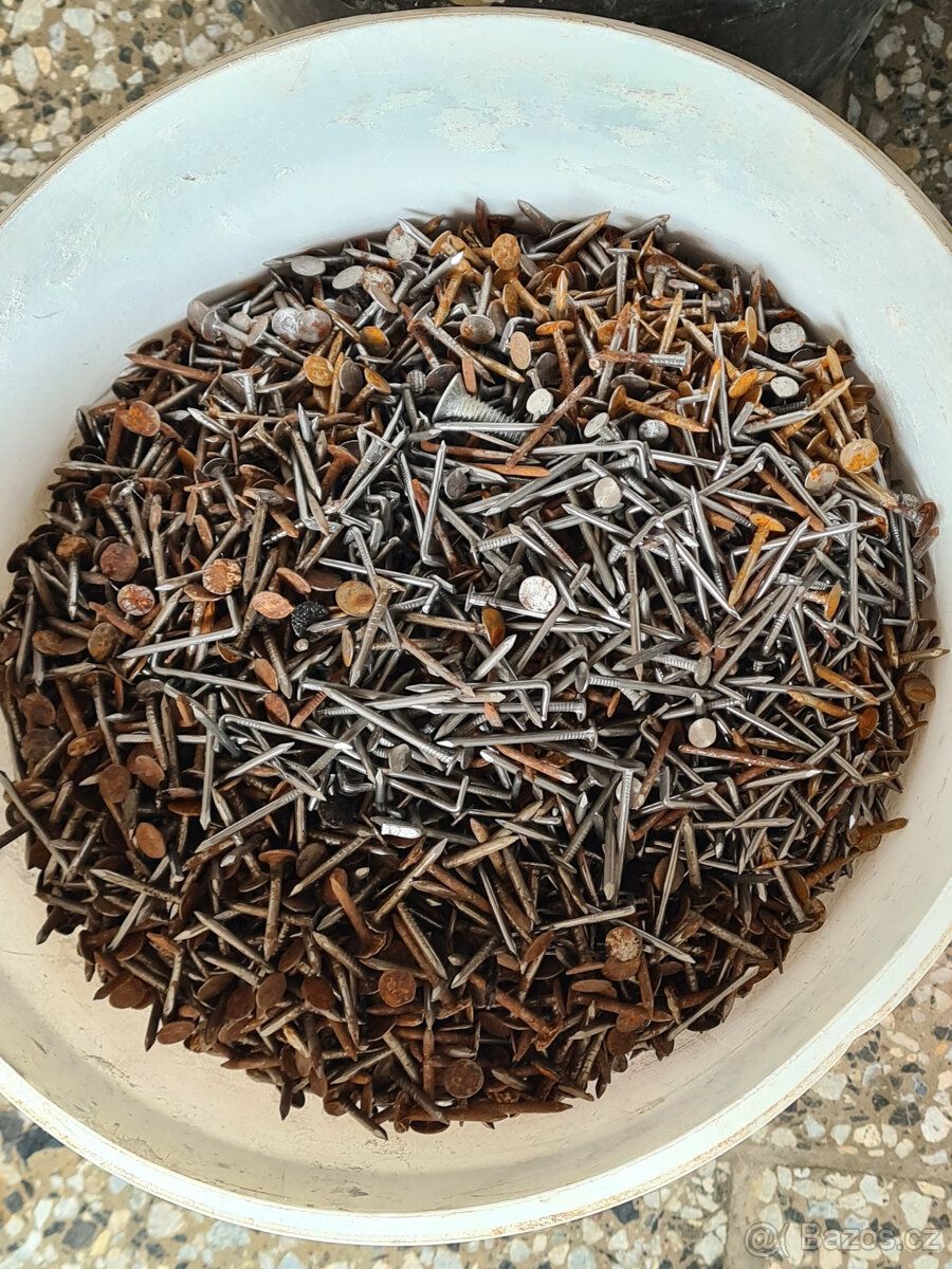 Ruzny vruty, hrebiky, podlozky atd, asi 60kg - 4