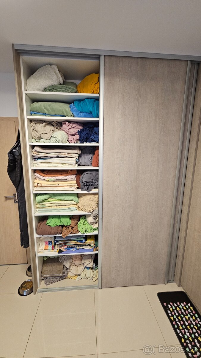 Velmi zachovalý nábytek do pracovny/pokoje+nová matraci - 4