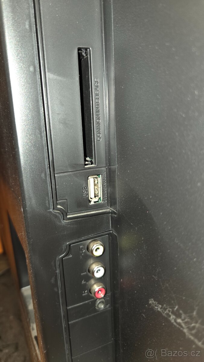 starší 32" LCD/LED TV - 4