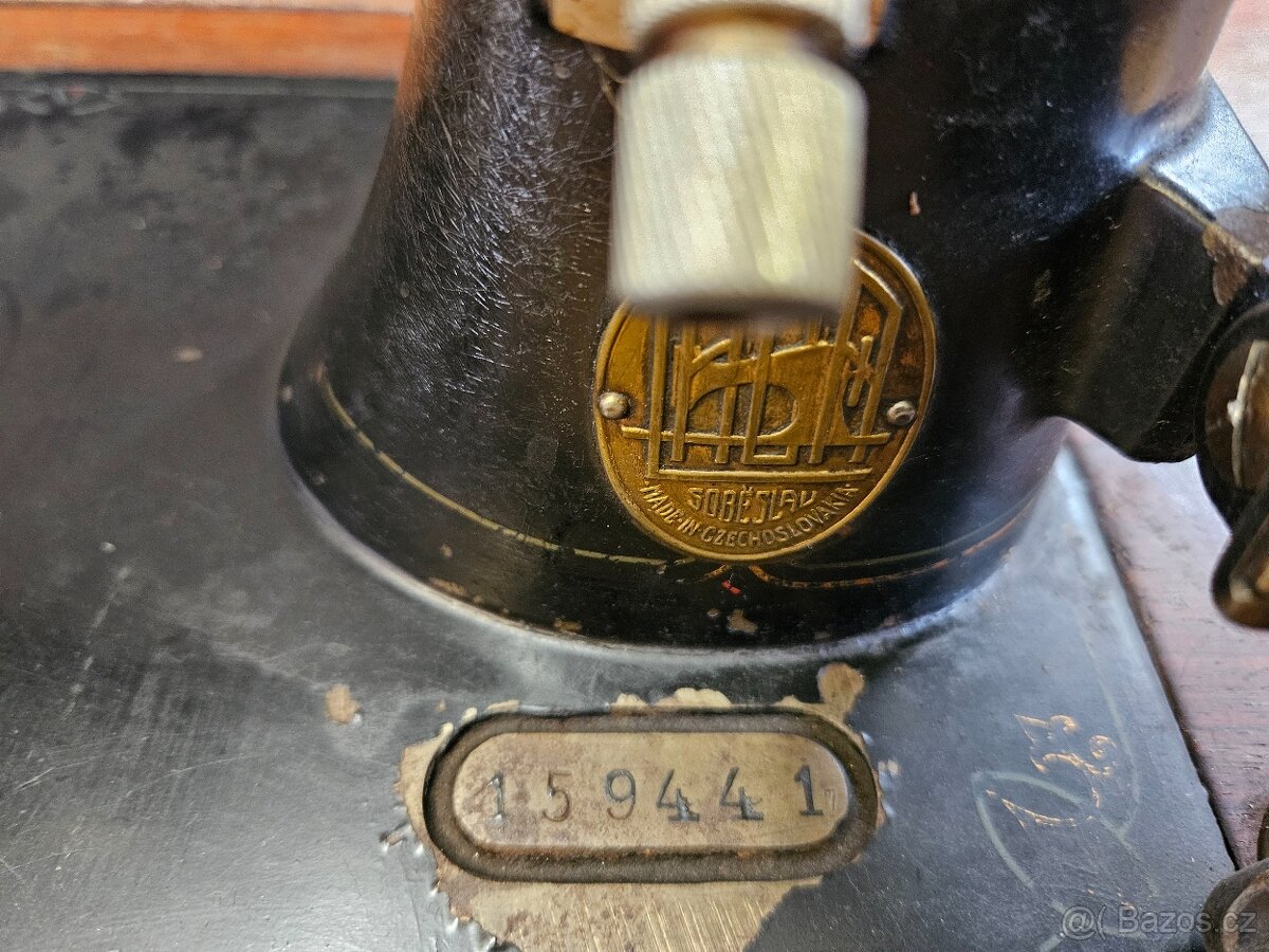 Šicí stroj LADA - 4