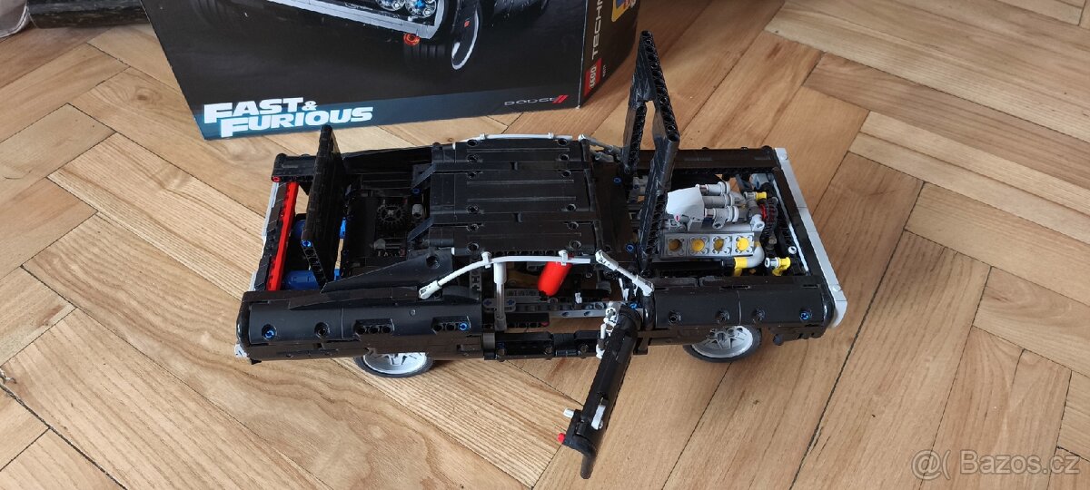 Lego Technic 42111 Dom's Dodge Charger - 4