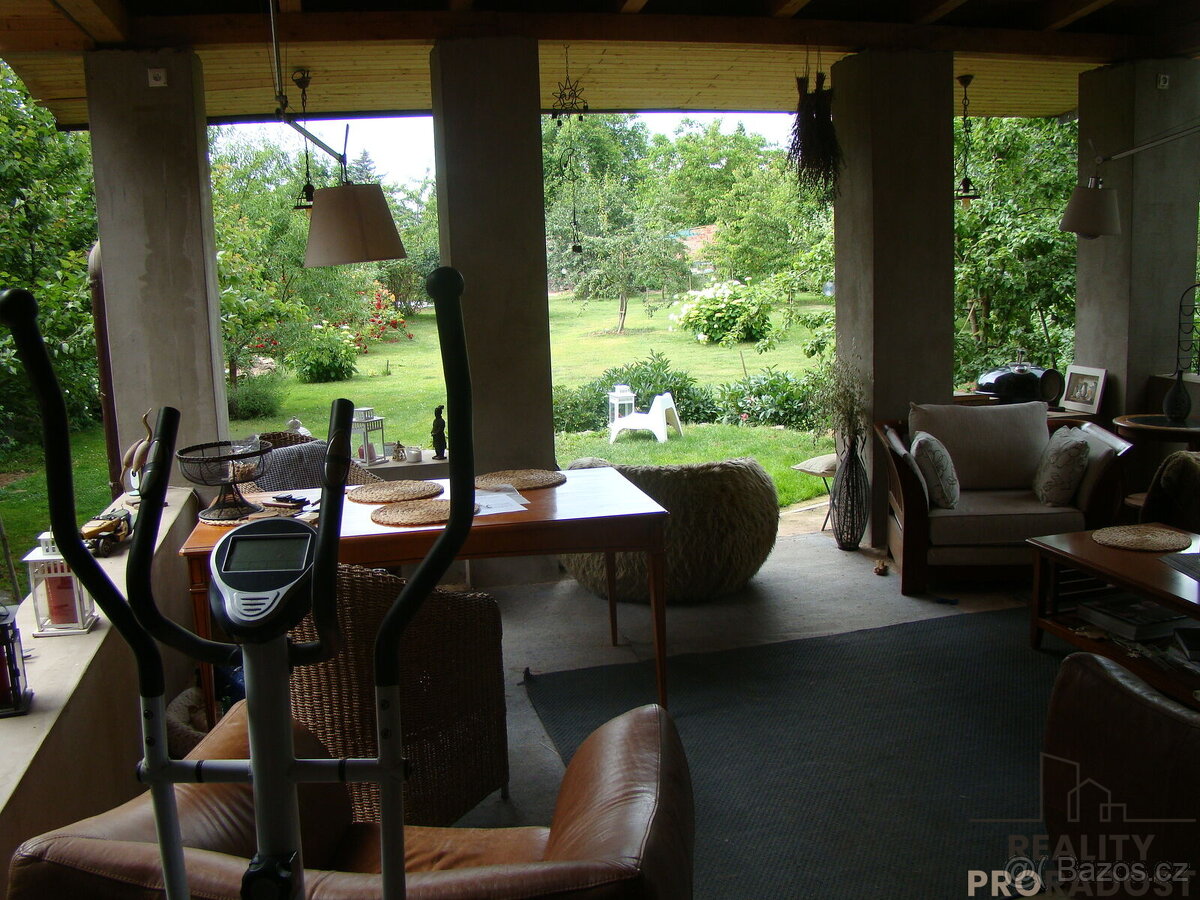 Prodej rodinného domu se zahradou a stavebním pozemkem v Hoř - 4