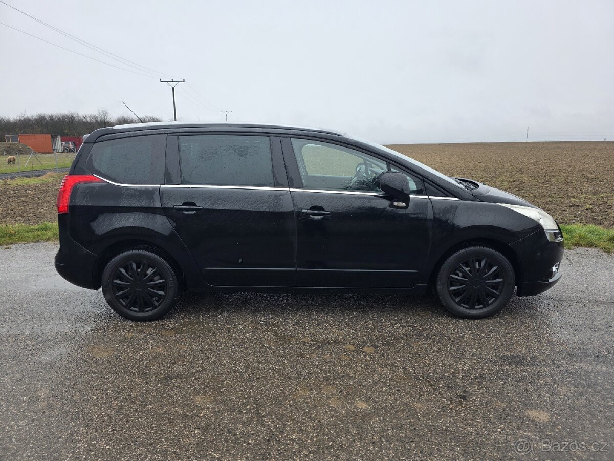 Peugeot 5008 7 míst - 4