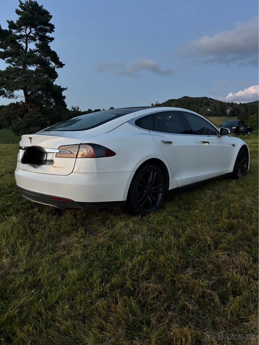 Tesla model S 85 P - 4