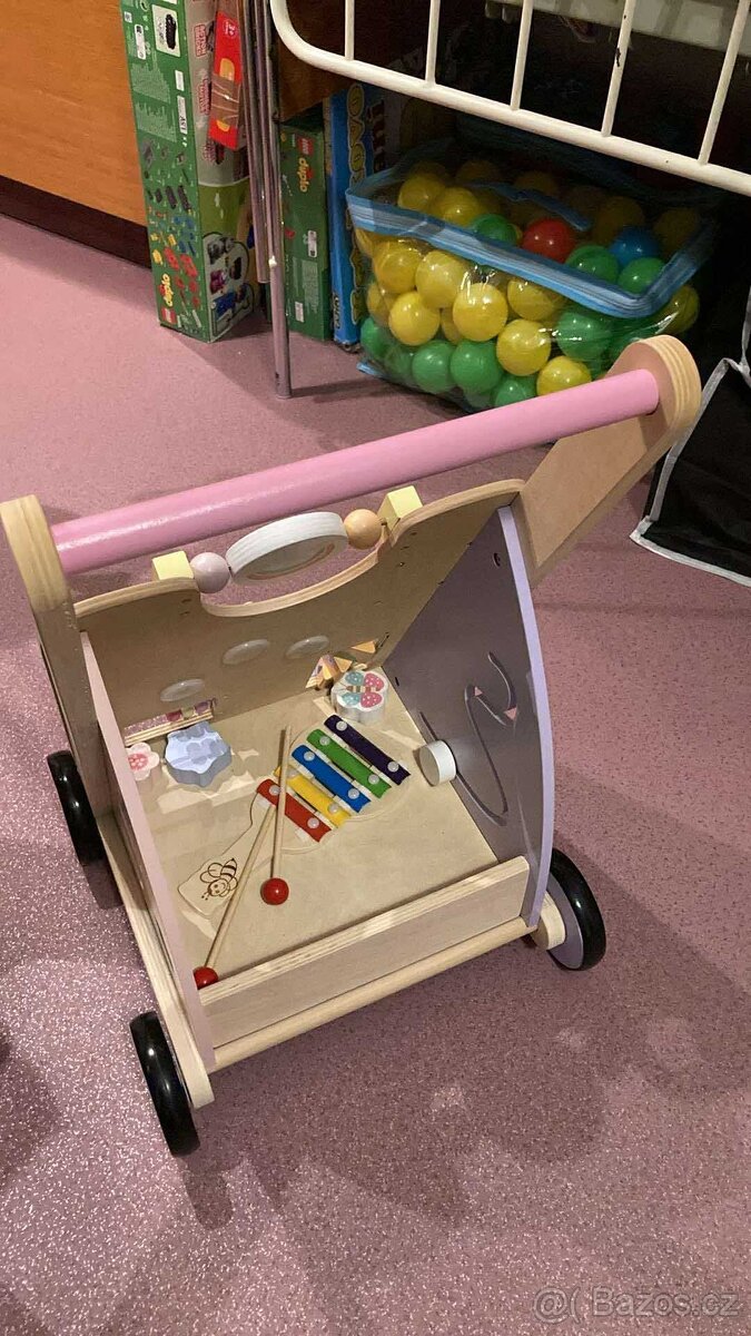 Dřevěné dětské chodítko - 4