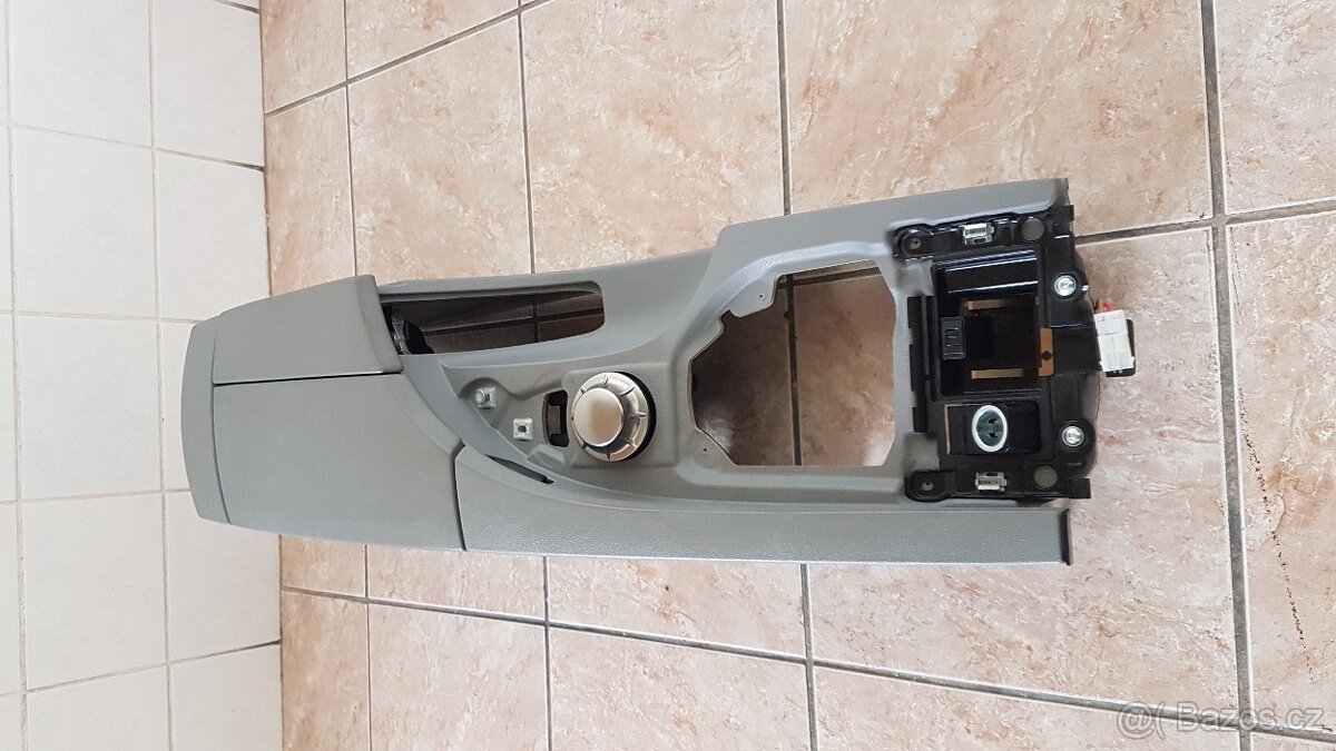 BMW E61 středový tunel - 4