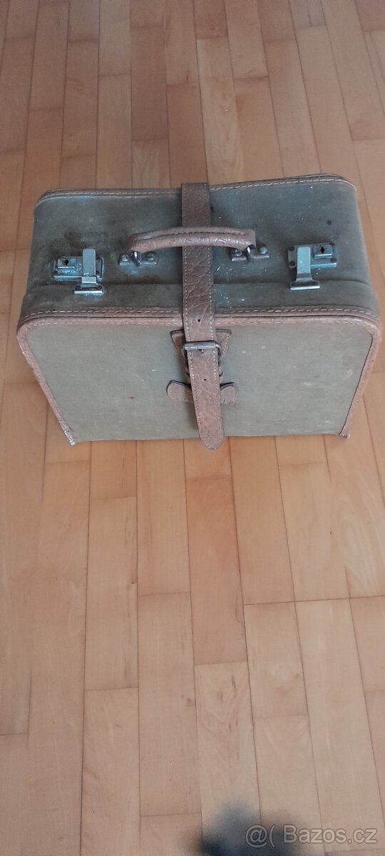 Starý šicí stroj - 4