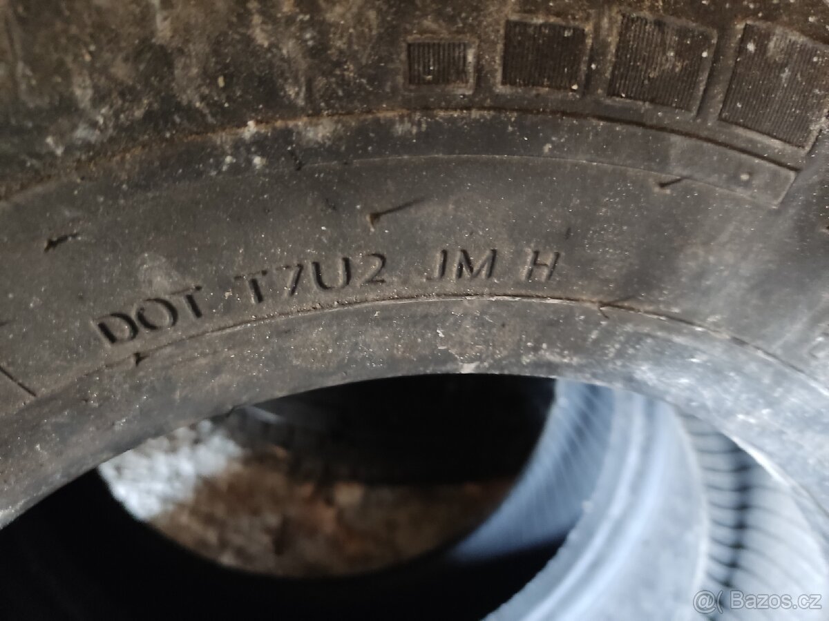 Prodám pneumatiky R12c - 4