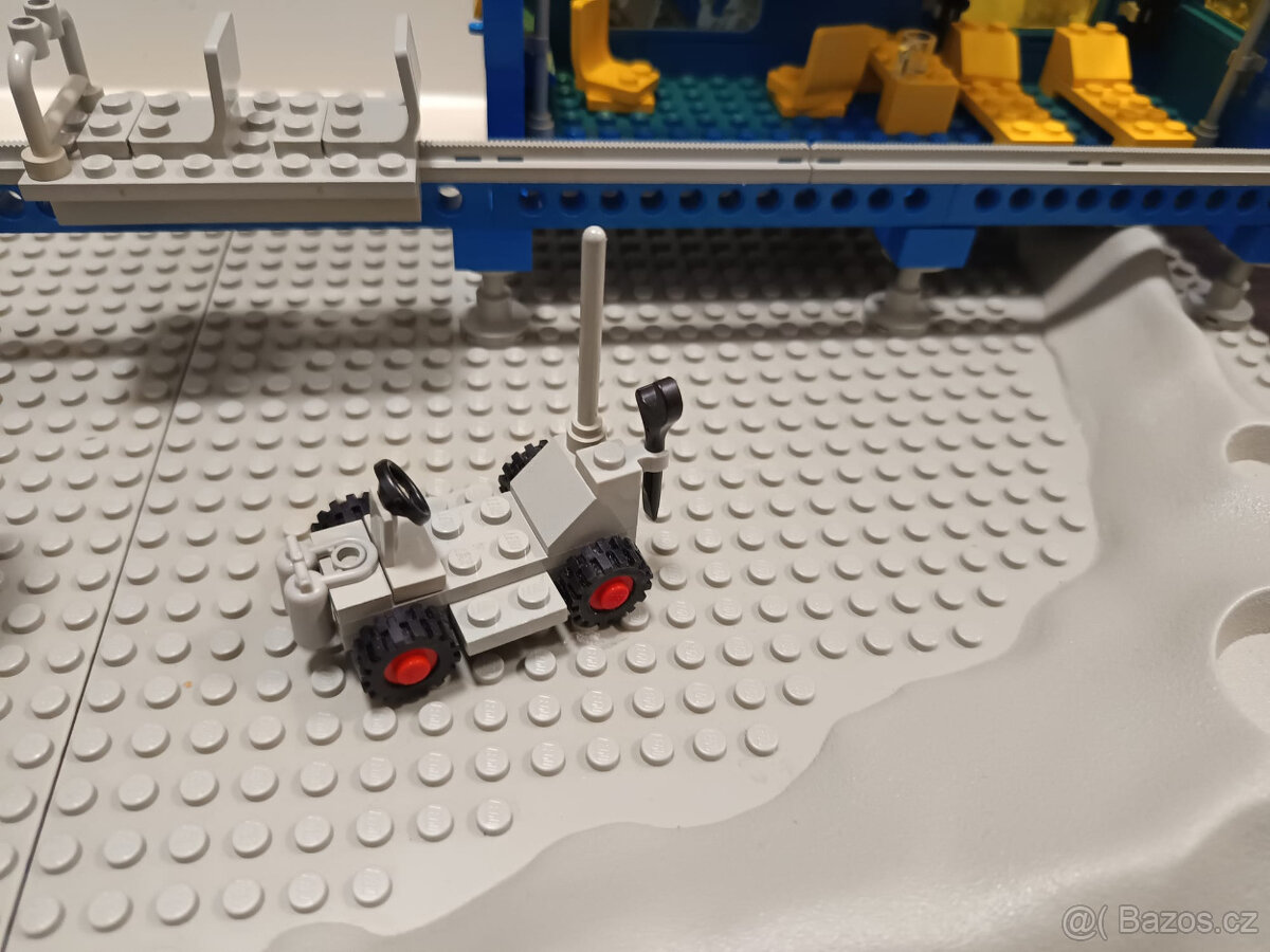 LEGO Space 6970 Beta-1 Command Base - 4