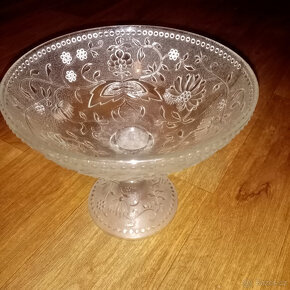 Prodám staré lité sklo A. Matura, Pánek aj.- poháry , misky - 4