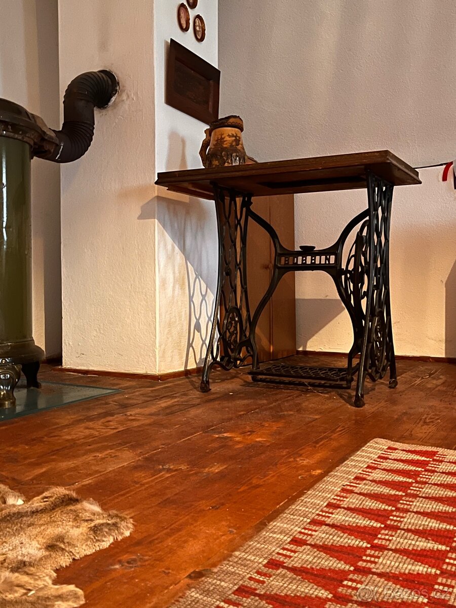 Starožitný nábytek — skříň židle… - 4